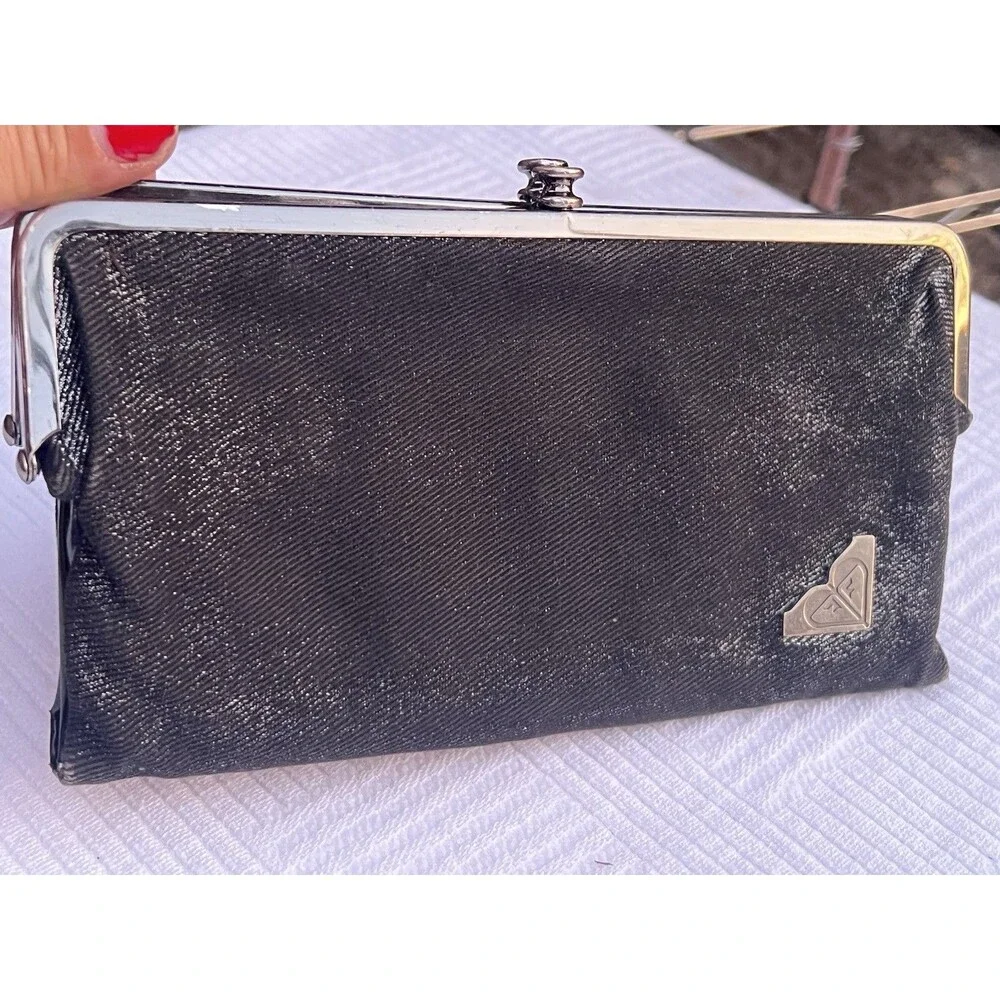 Mcbling 2000s Roxy Y2K Black Kiss Lock Wallet Clutch Tri Fold Patent Logo Emo